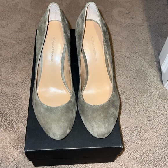 Heels - Picture 2 of 5